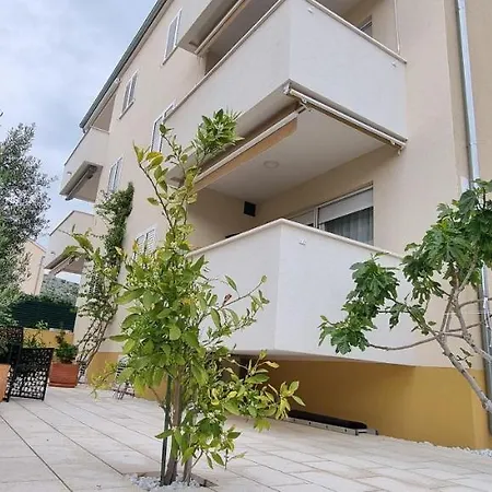Apartman Olivetum 2 *